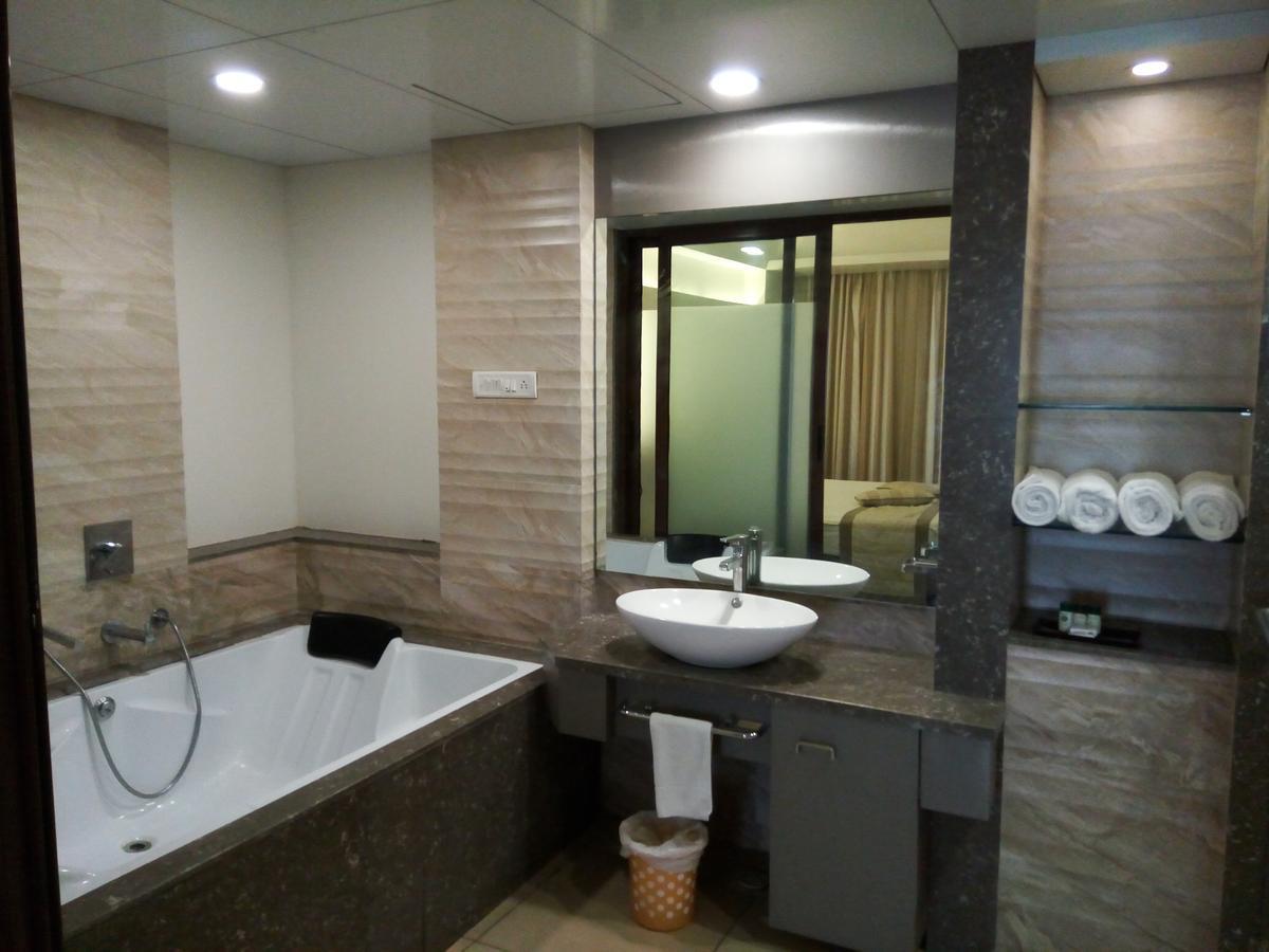 Hotel Miramar ดามัน ภายนอก รูปภาพ